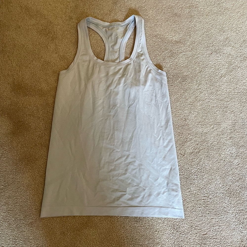 Lululemon size 6/8 tank top. Light purple